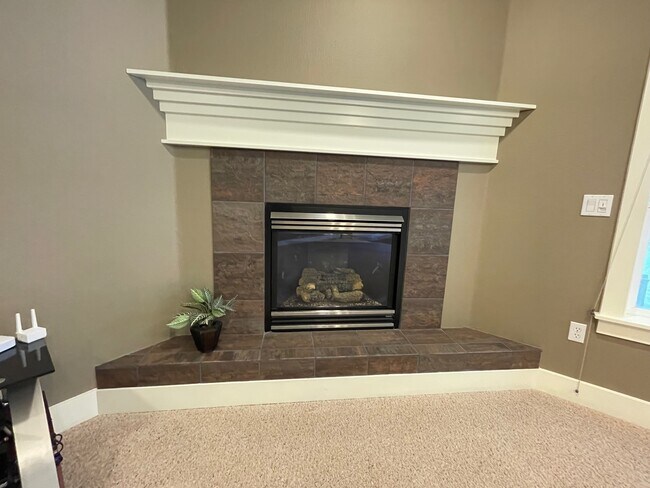 Building Photo - 2725 S Groom Way
