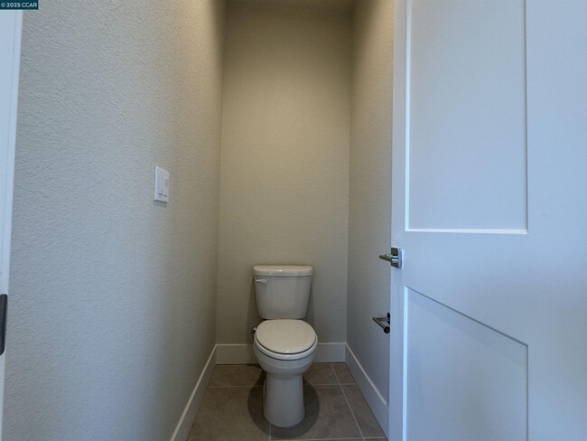 Building Photo - 140 Labrusca Dr
