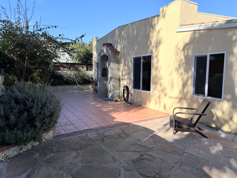 Building Photo - 230 W H St