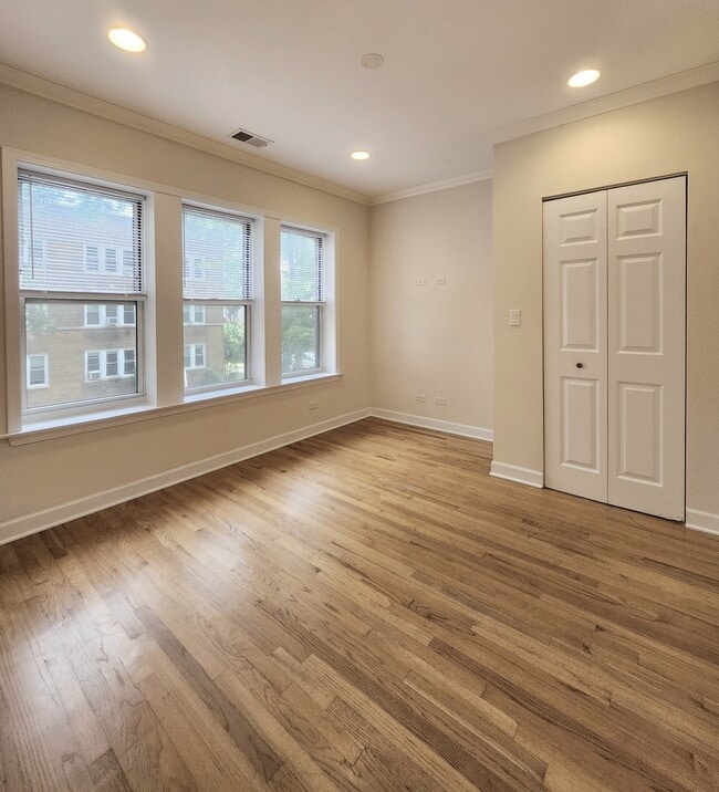 Building Photo - 2856 W Rosemont Ave