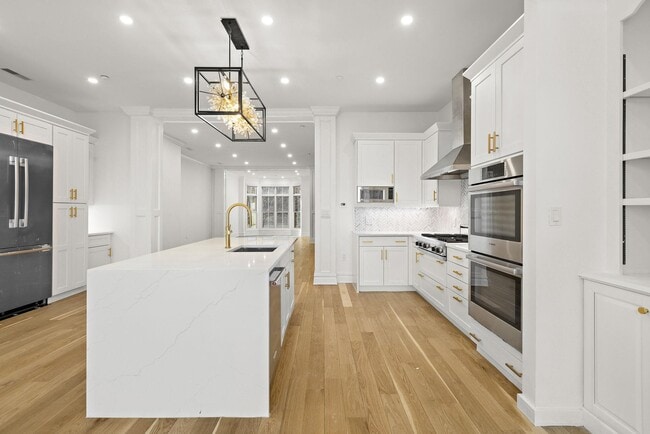 Building Photo - 16 Regency Pl