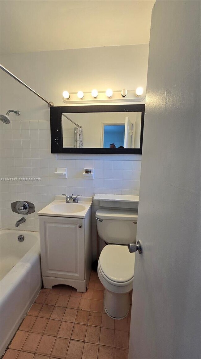 Building Photo - 90 Isle of Venice Dr