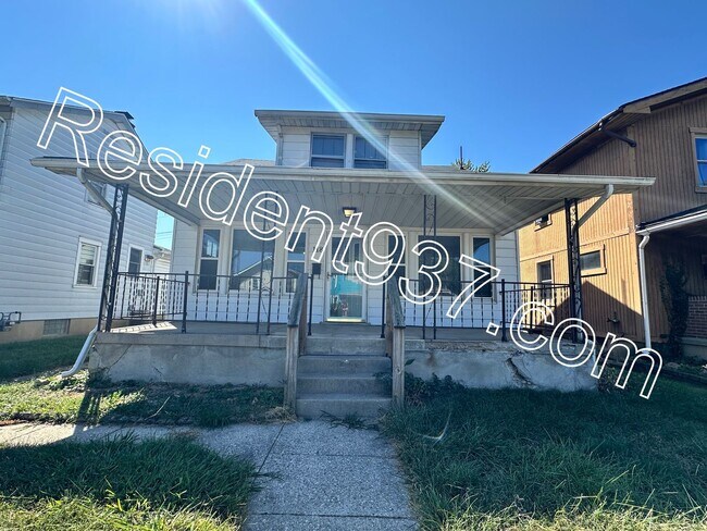 Primary Photo - Spacious 4 bedroom 2 Bath home