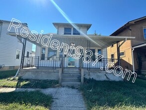 Building Photo - Spacious 4 bedroom 2 Bath home