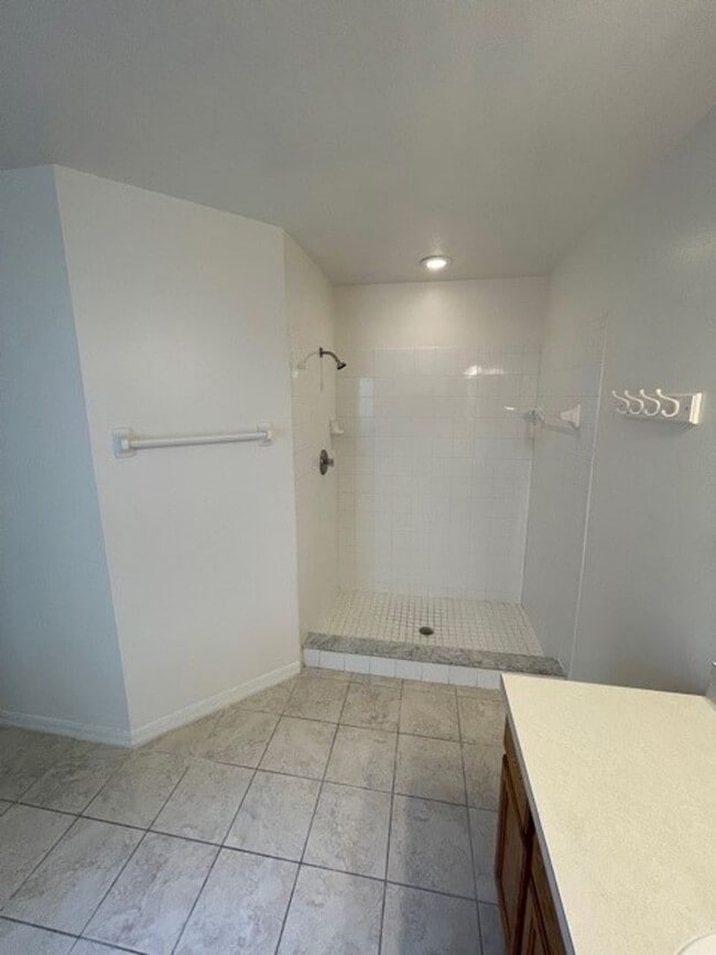 Building Photo - 3 Bedroom/2 Bathroom Single Family Home