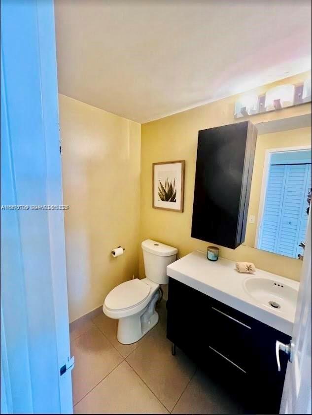 Building Photo - 3505 S Ocean Dr