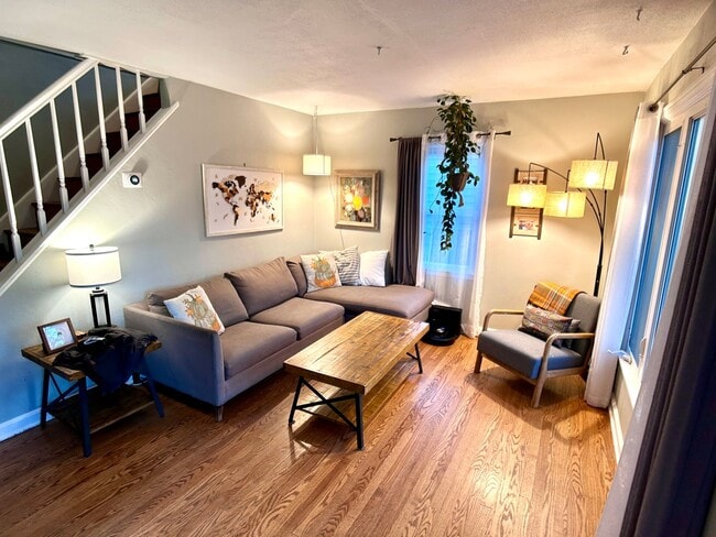 Building Photo - 3 bedroom Cape Cod