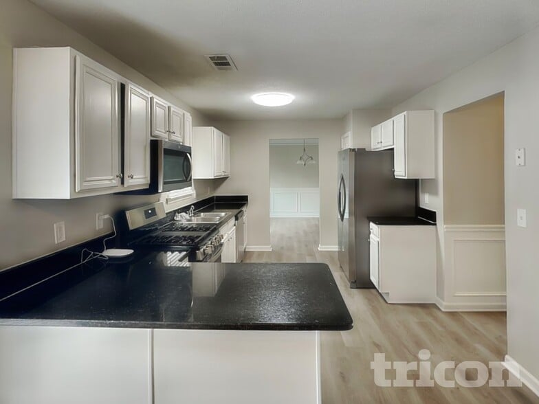 Building Photo - 7436 Petal Pl