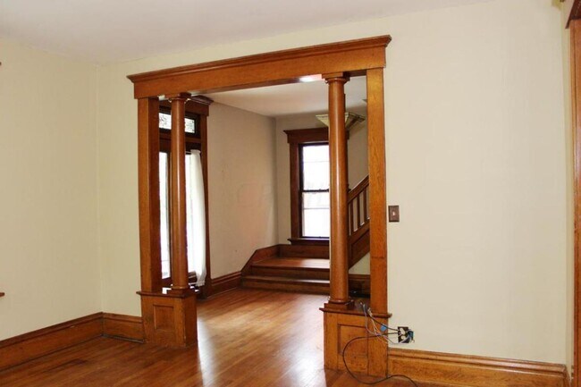 Building Photo - 114 E Oakland Ave