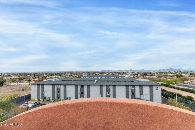 Building Photo - 111 W Beth Dr