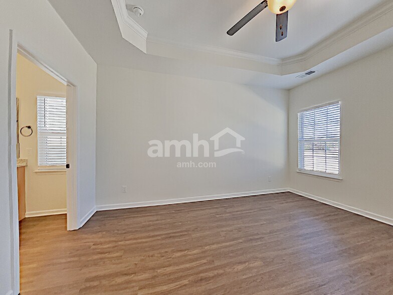 Building Photo - 2215 Ambergate Dr