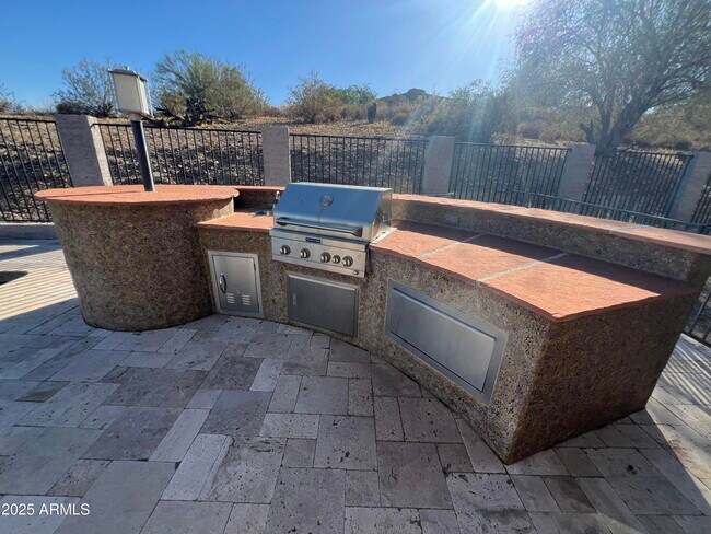 Building Photo - 15230 N Blackbird Dr