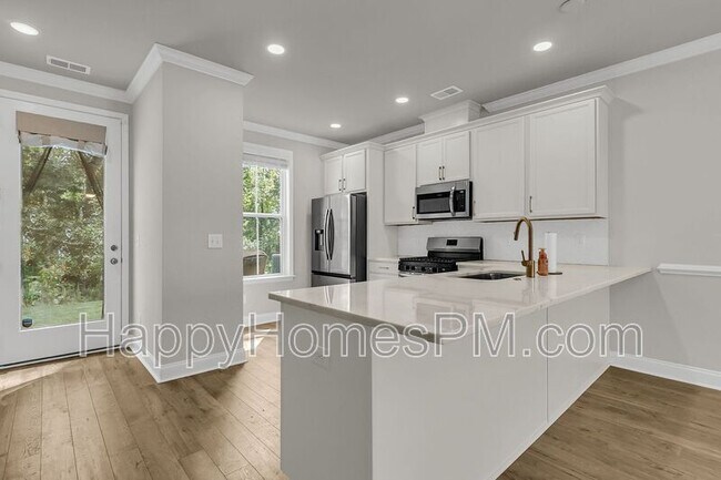 Building Photo - 523 Green Fern Dr