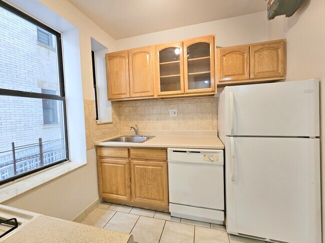 Building Photo - 610 W 150th St