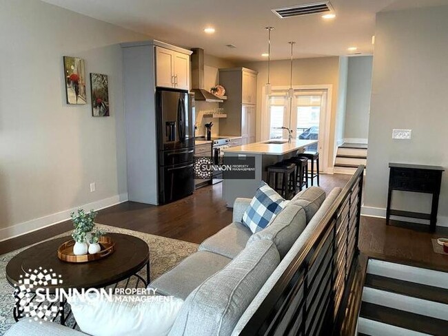 Building Photo - Modern 2 BR 2.5 BA Townhome with Rooftop D...