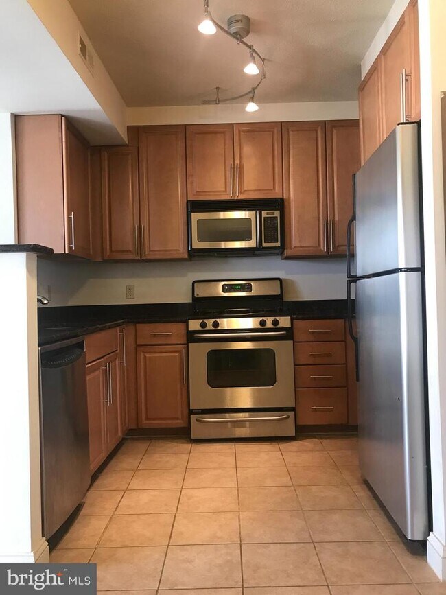 Building Photo - 11760 Sunrise Valley Dr