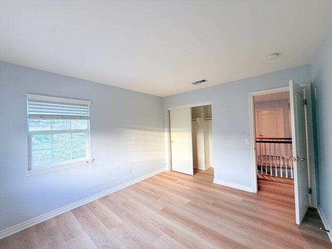 Building Photo - Pet-Friendly Hillside 4BR Home with New Flooring | Newbury Park