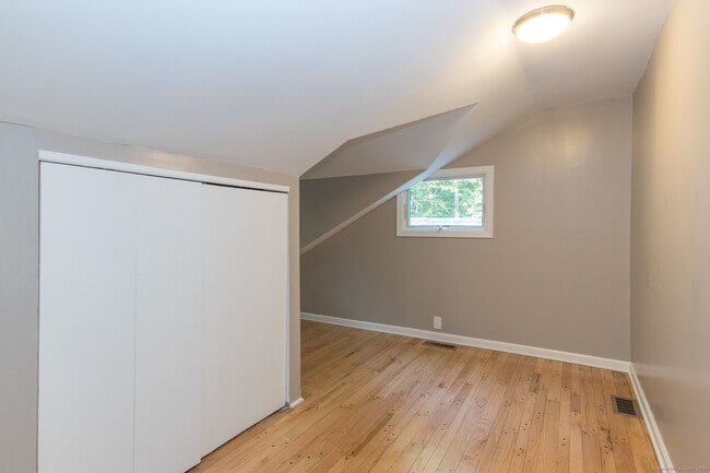 Building Photo - 211 New Canaan Rd