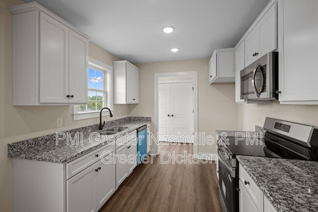 Building Photo - 3005 Longview Court