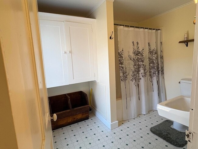 Building Photo - 477 Myers Rd