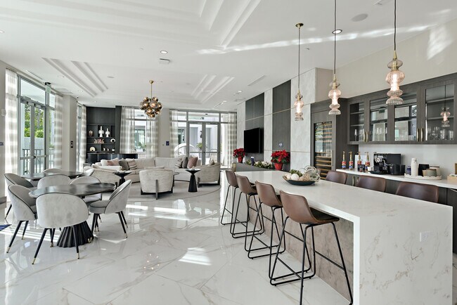 Building Photo - 485 E Royal Palm Rd