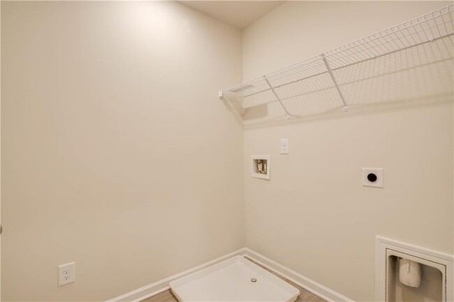 Building Photo - 116 Cedar Ln