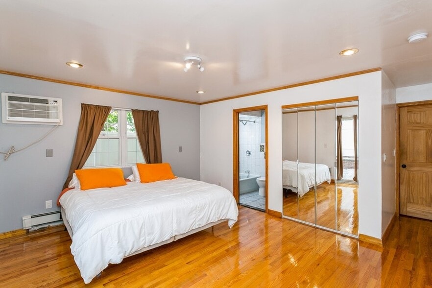 Master bedroom - 320 6th St