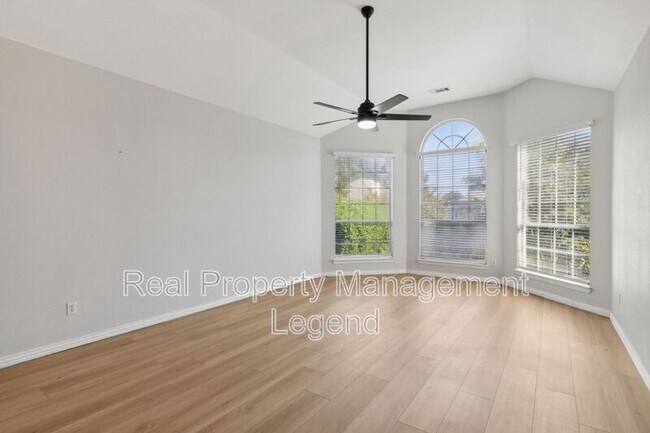 Building Photo - 8012 Greenwood Dr
