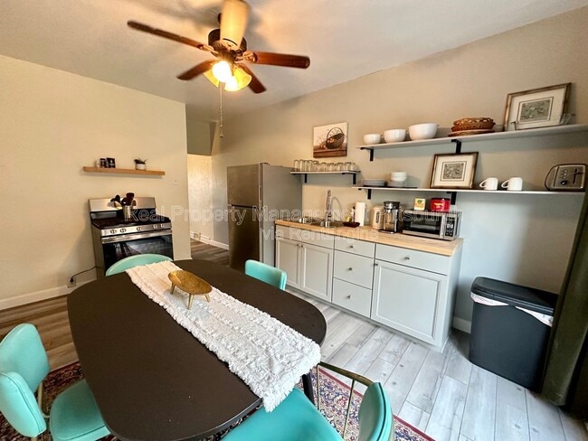 Building Photo - 320 Greenfield Ave