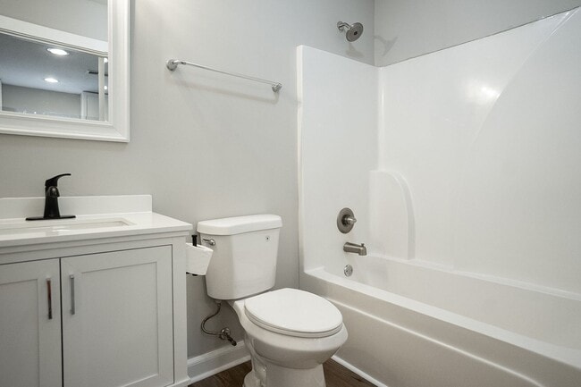 Building Photo - 536 Basin St