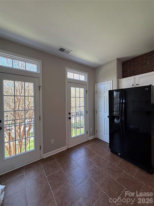 Building Photo - 13812 Hill St