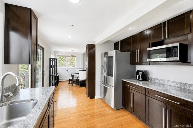 Building Photo - 308 Bedell St