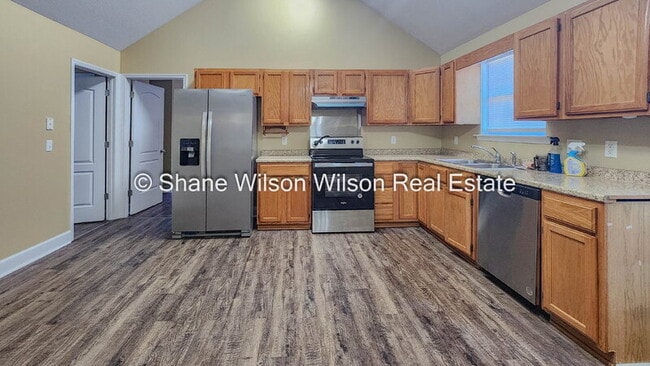 Building Photo - 110 2nd St