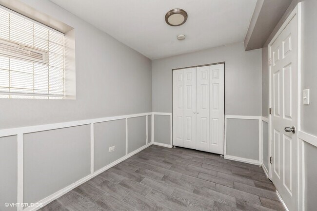 Building Photo - 1422 S Avers Ave