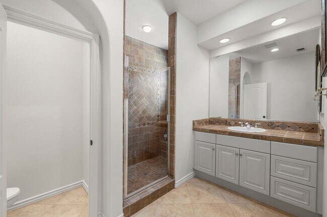 Building Photo - 6213 Paseo Privado