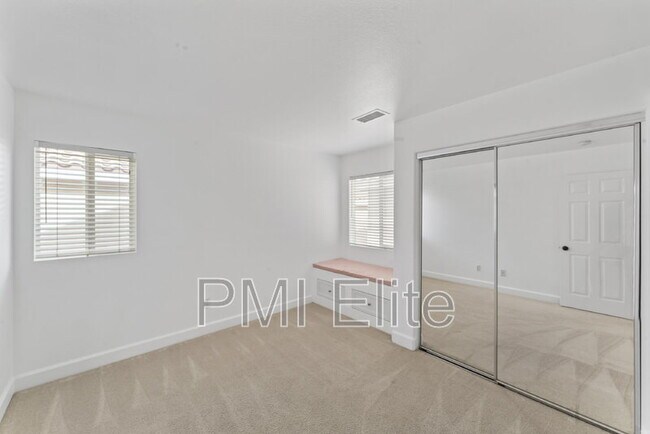 Building Photo - 24619 Montevista Cir