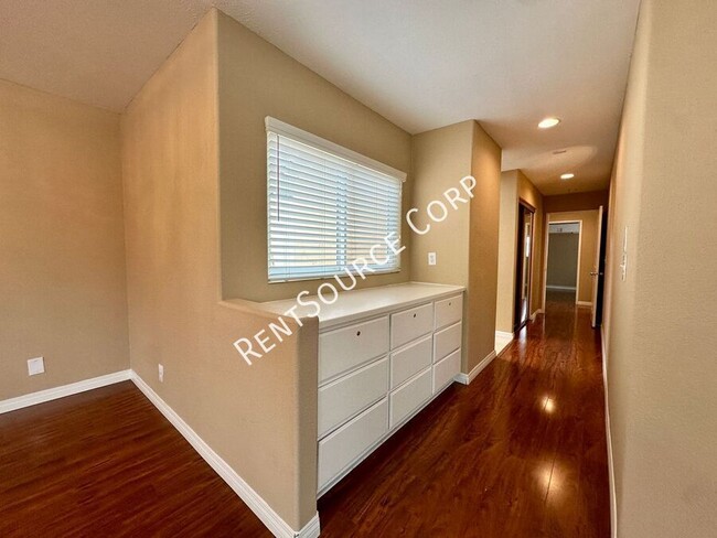 Building Photo - 3 Bedroom (2 Masters), 3 Full Bath House f...