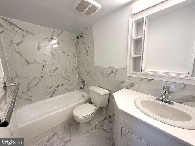 Building Photo - 606 Cooper Landing Rd