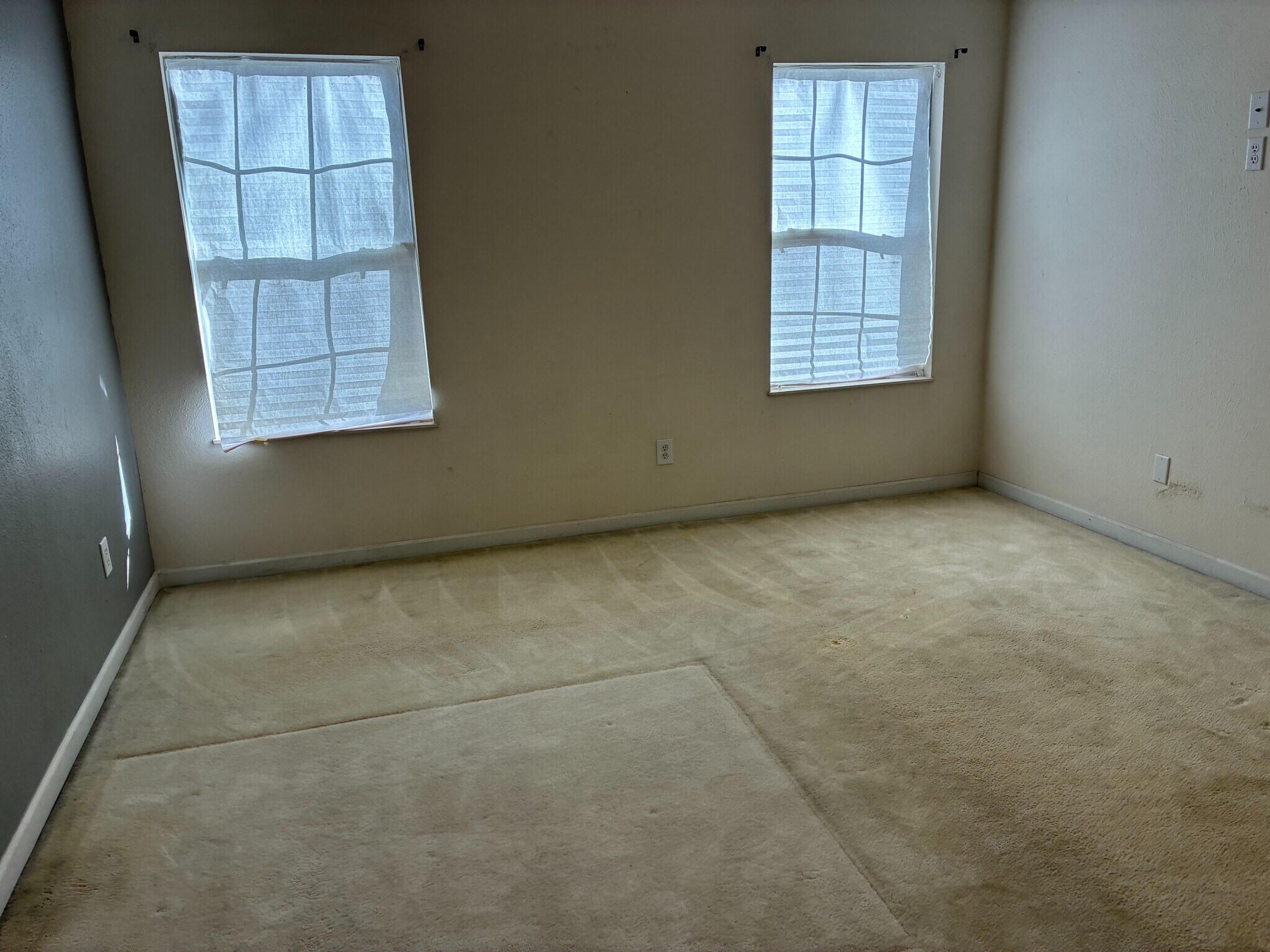 Building Photo - Room in House on Klondike River Rd