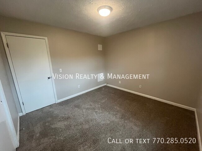 Building Photo - 5842 Oak Ct