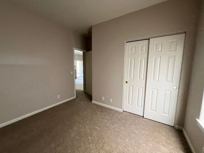 Building Photo - River Road Craftsman Style Home