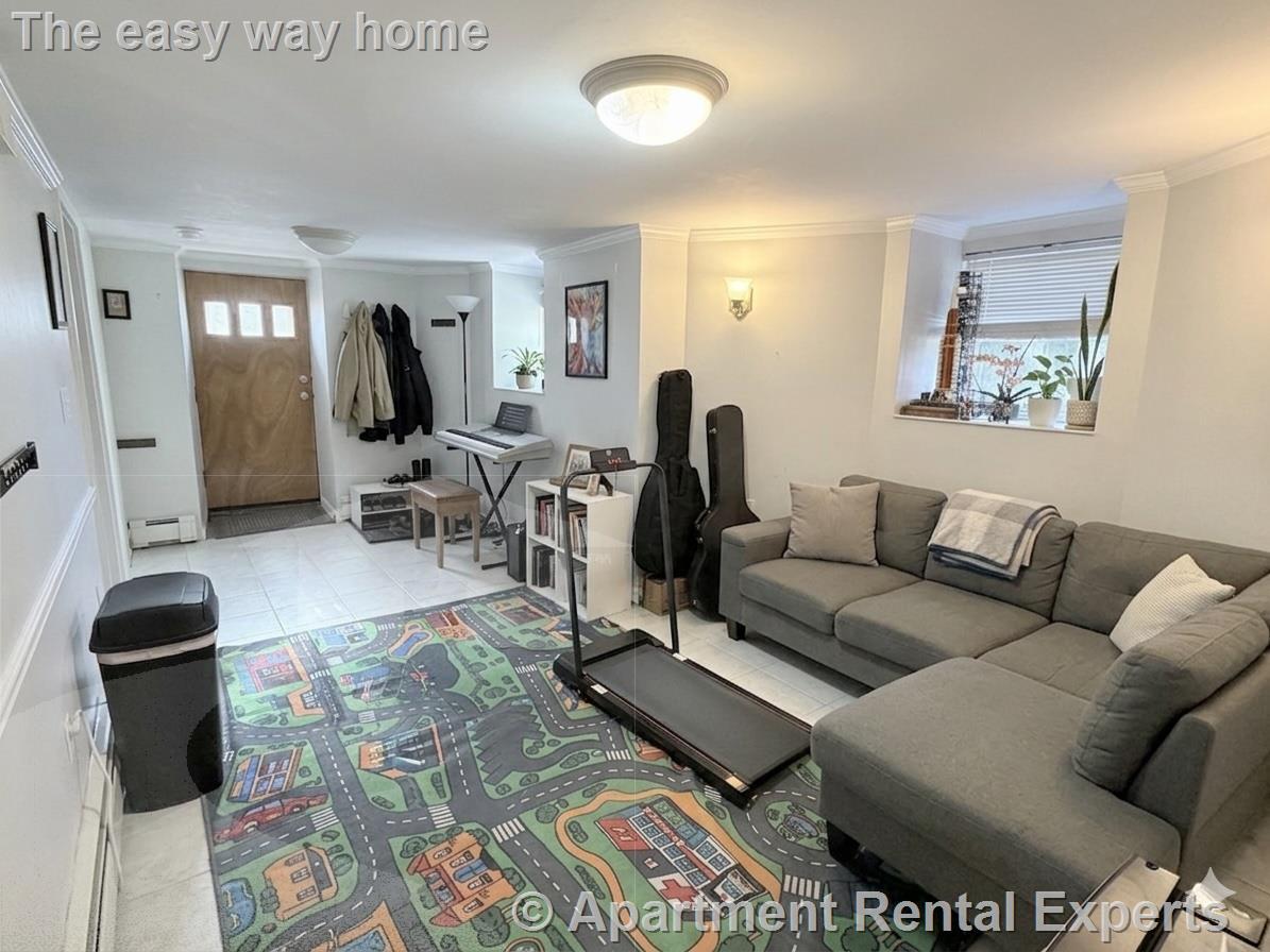 Building Photo - 519 Main St