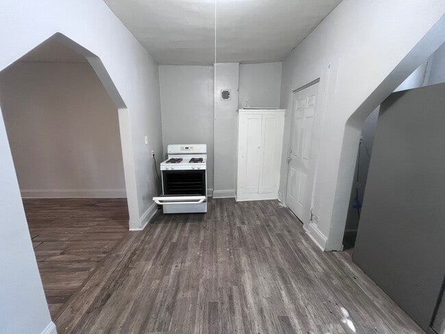 Building Photo - 4008 Ardmore Ave