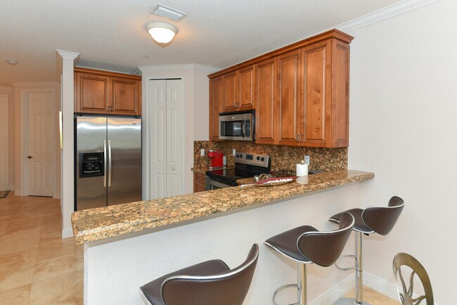 Building Photo - 3033 Waterside Cir