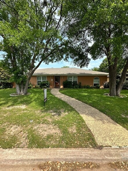 Primary Photo - 502 Spring Willow Dr