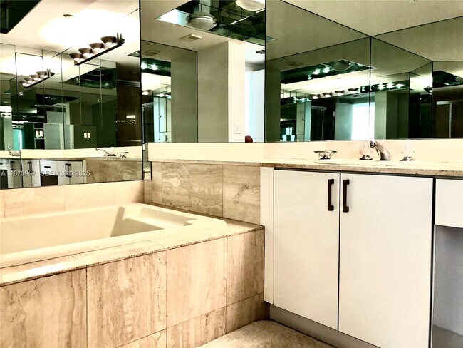 Building Photo - 1000 W Island Blvd