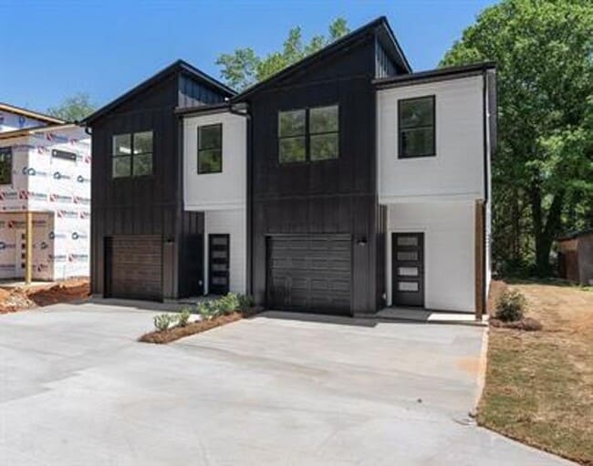 Primary Photo - 3/2.5 Townhome Centrally Located in Greenv...