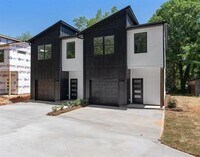 Building Photo - 3/2.5 Townhome Centrally Located in Greenville!