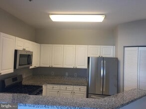 Building Photo - 1645 International Dr