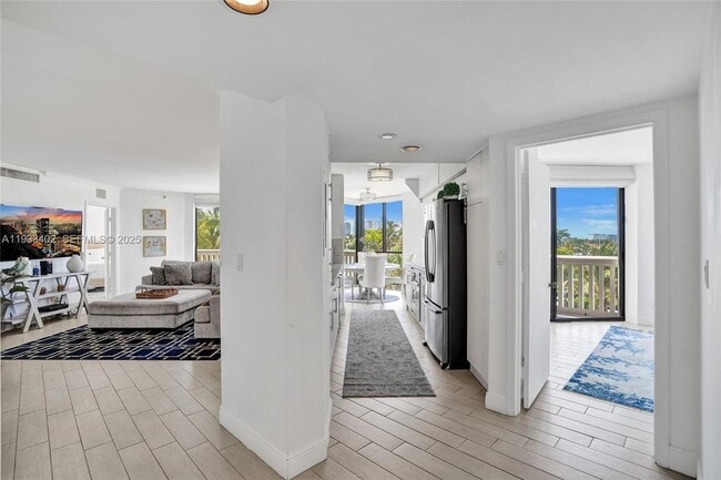 Building Photo - 1000 E Island Blvd